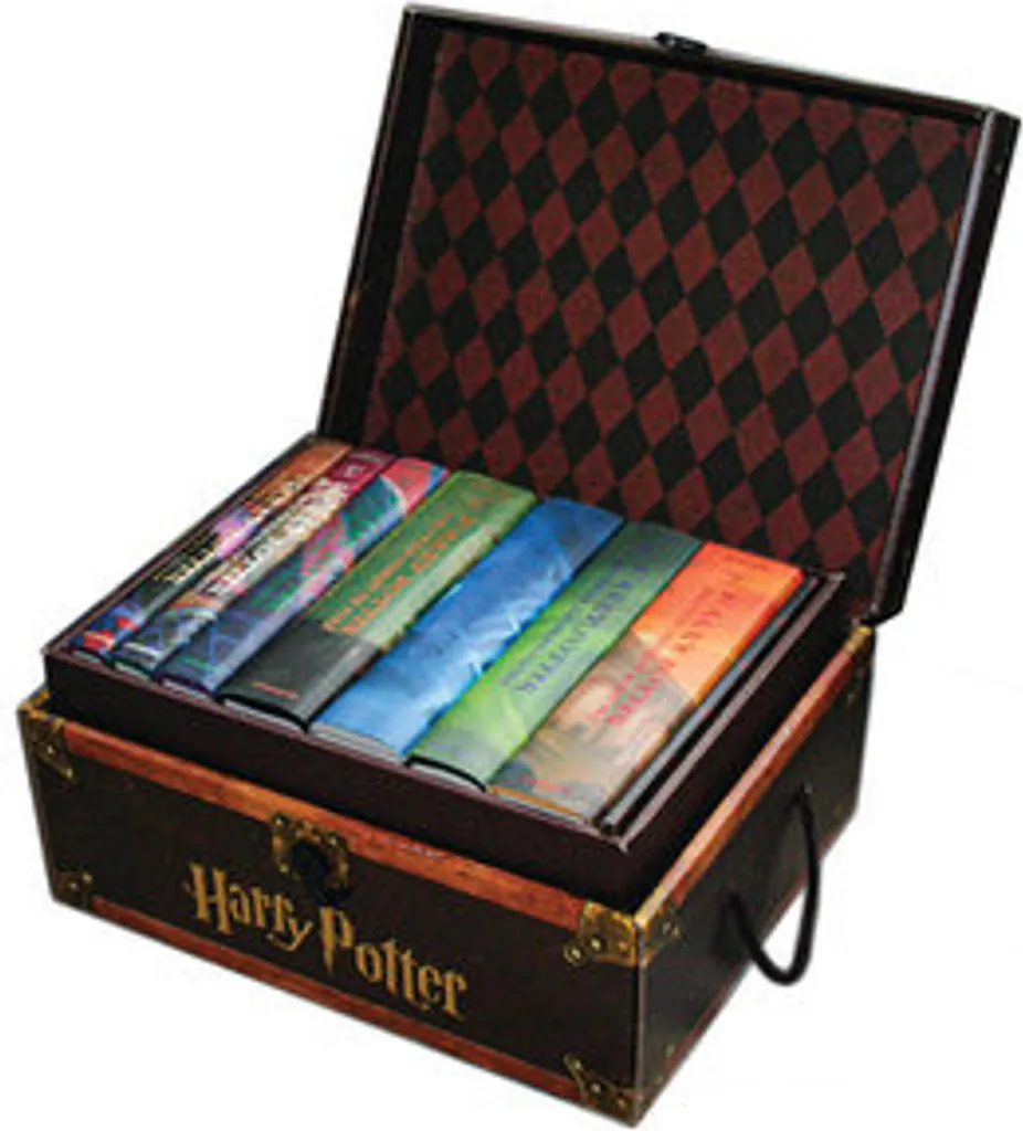 Harry Potter Set Collector 7 Livres Reliés avec Malle de Rangement