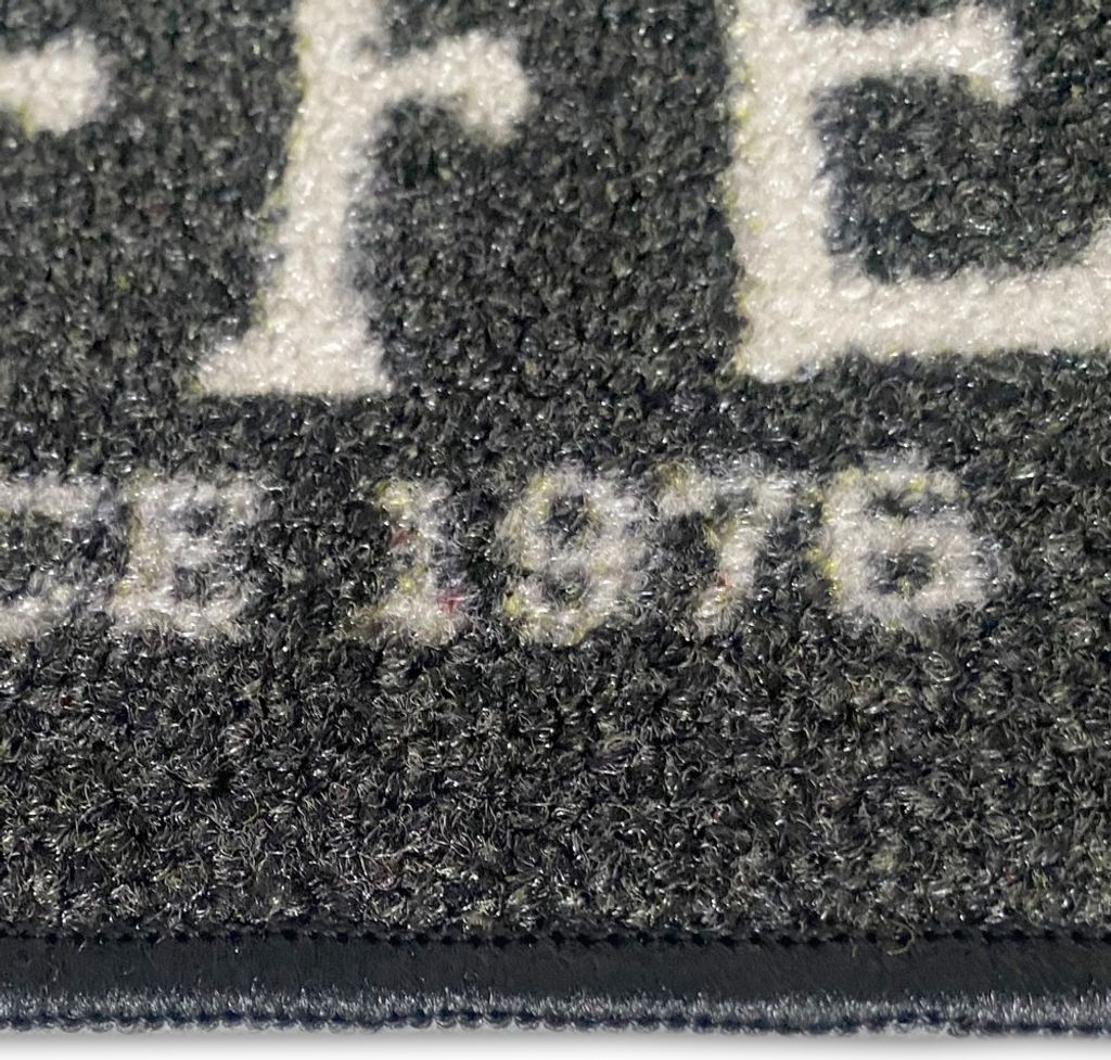 Küchenläufer schwarz mit Gelrücken und Schriftzug in weiß Produktbild 4