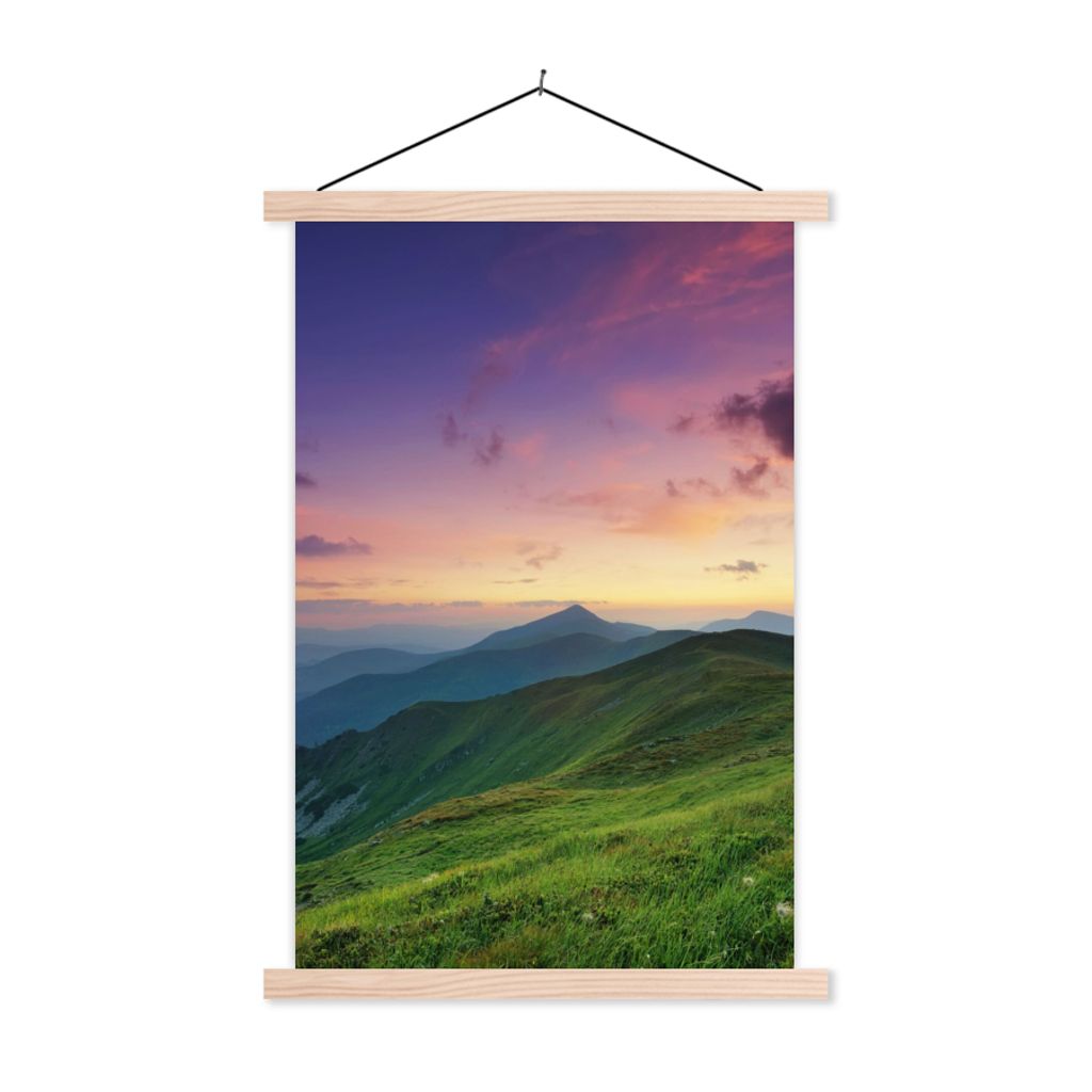 MuchoWow Textilposter Berg - Gras - Landschaft - Abend 40x60 cm mit holzfarbenen Rahmen - Poster