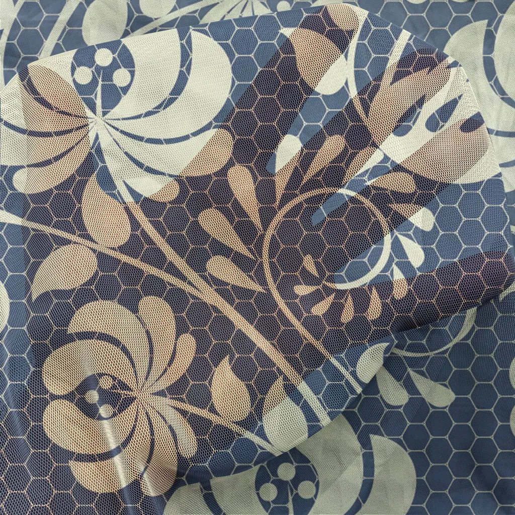 ABAKUHAUS Arazzo floreale, motivo floreale classico in stile vittoriano con foglie ricurve e grappoli d'uva, tessuto satinato setoso per soggiorno e camera da letto, 274 cm x 274 cm, color guscio d'uovo e blu notte - 3