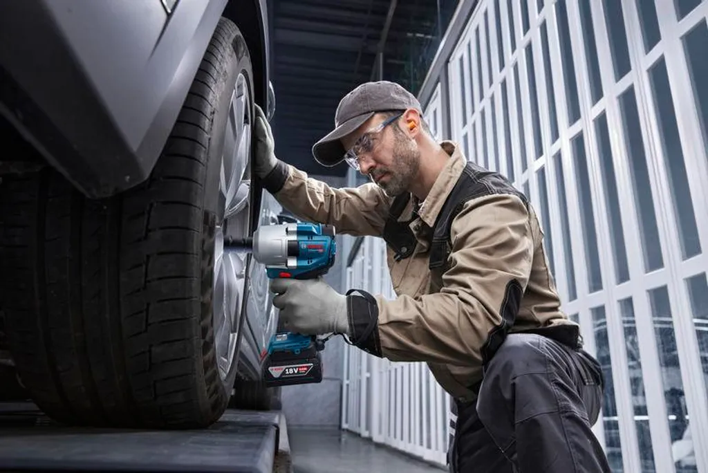 Clé à choc Bosch GDS 18V-780 pour serrage de roues et structures Pro