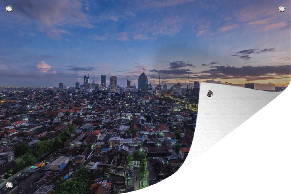 MuchoWow 90x60 cm Outdoor-Poster Gartendeko Sichtschutz Garten Poster für den Garten Die Skyline von Surabaya bei Sonnenaufgang in Indonesien