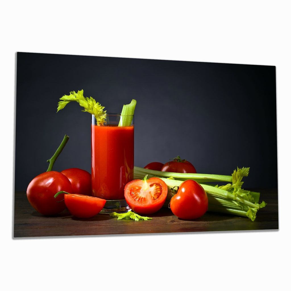 Wallario Herdabdeckplatte aus Glas, Größe 80 x 52 cm 1-teilig, Motiv Frischer Tomatensaft mit Sellerie