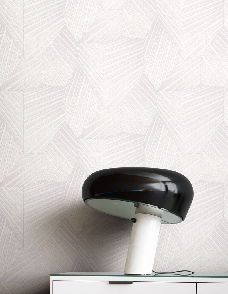 NEWROOM Tapete Taupe Vliestapete Leicht Glänzend - Mustertapete Grafisch Grau Beige Muster Glamour