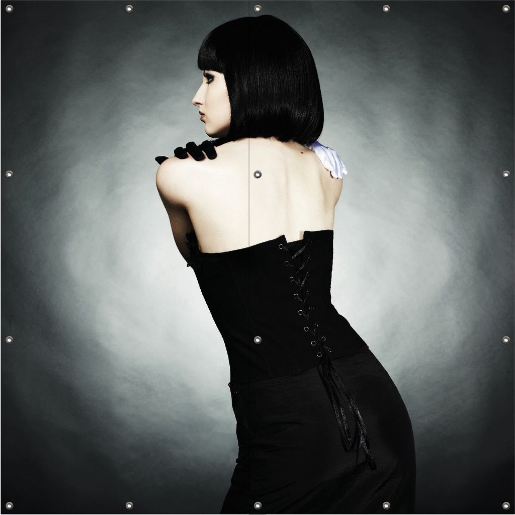 Wallario Outdoor-Poster für Garten oder Balkon, Motiv Schöne Frau im schwarzen Kleid zeigt ihren Rücken, in ca. 180 x 180 cm