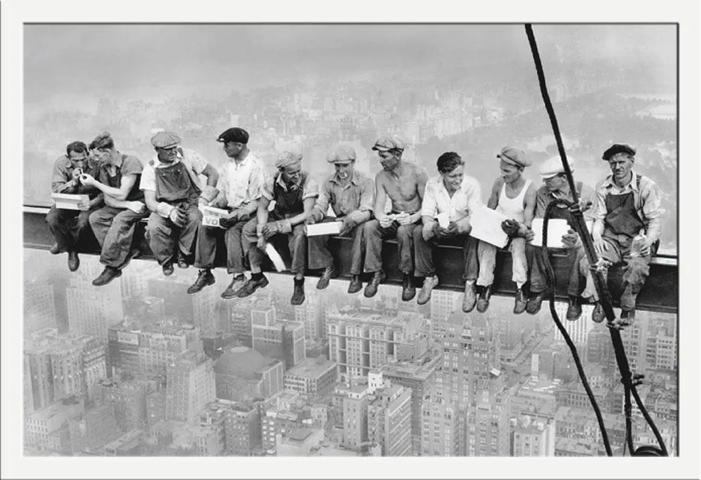 Poster New York Lunch on a Skyscraper avec Cadre MDF Blanc Shinsuke Maxi