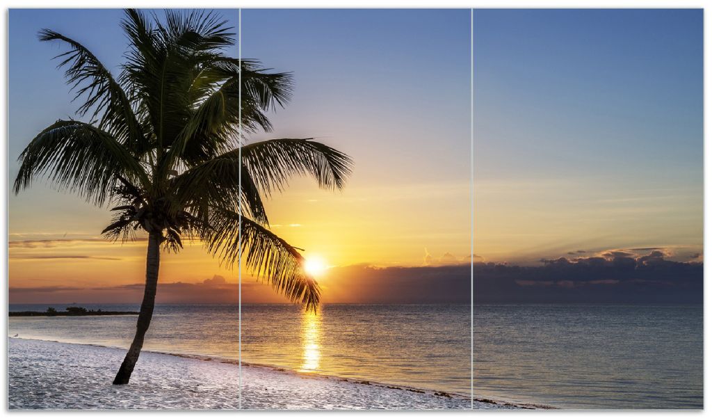 Wallario Herdabdeckplatte aus Glas, Größe 90 x 52 cm 3-teilig, Motiv Palme am Strand - Sonnenuntergang über dem Meer