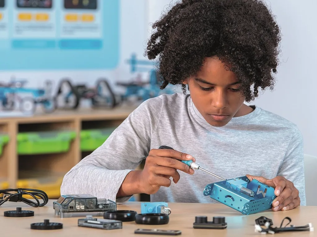 Apprendre à Programmer Sans Difficulté avec le Robot Makeblock mBot 2 Kit