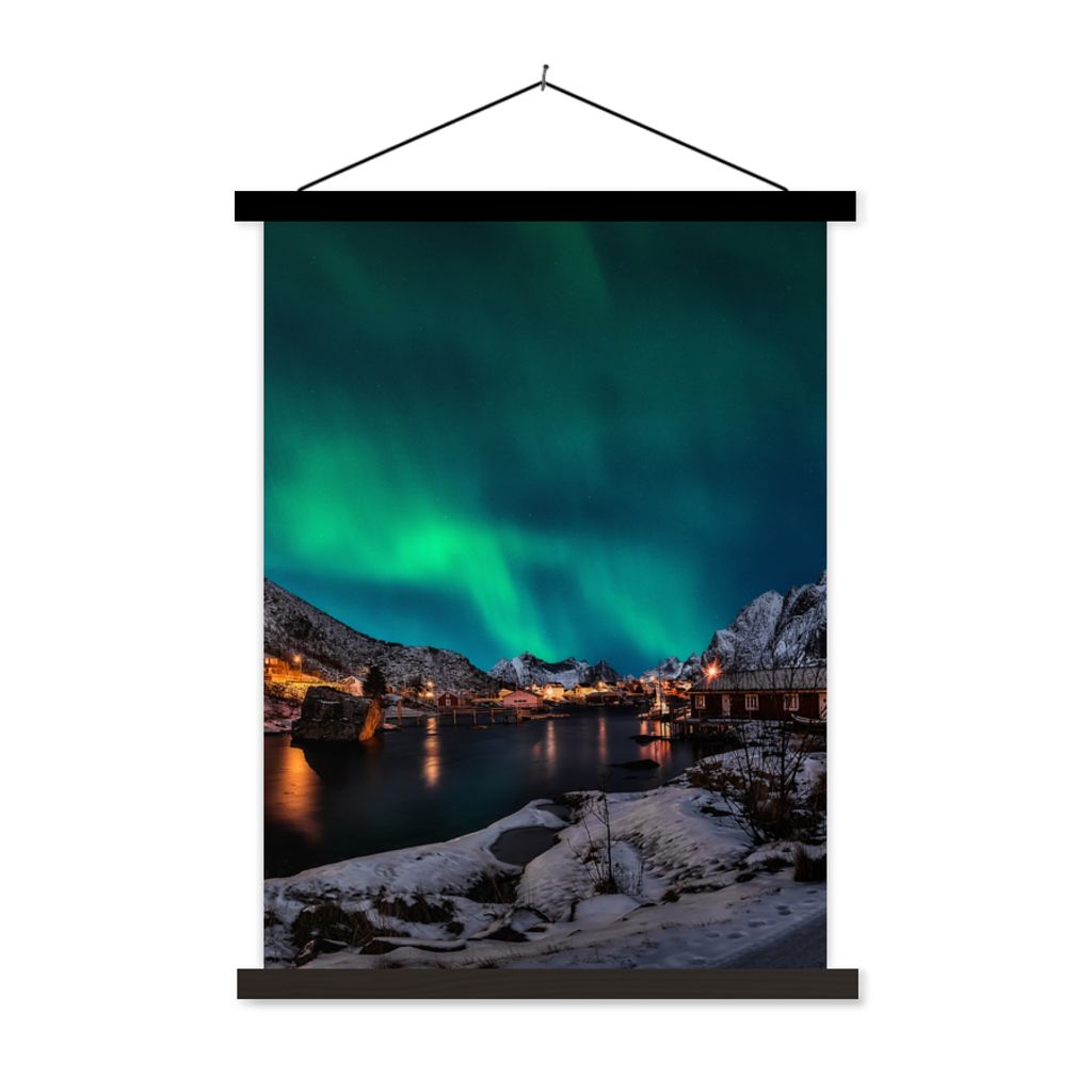 MuchoWow Textilposter Nordlicht - Island - Schnee - Dorf - Grün - Berge 60x80 cm mit schwarzem Rahmen - Plakathalter