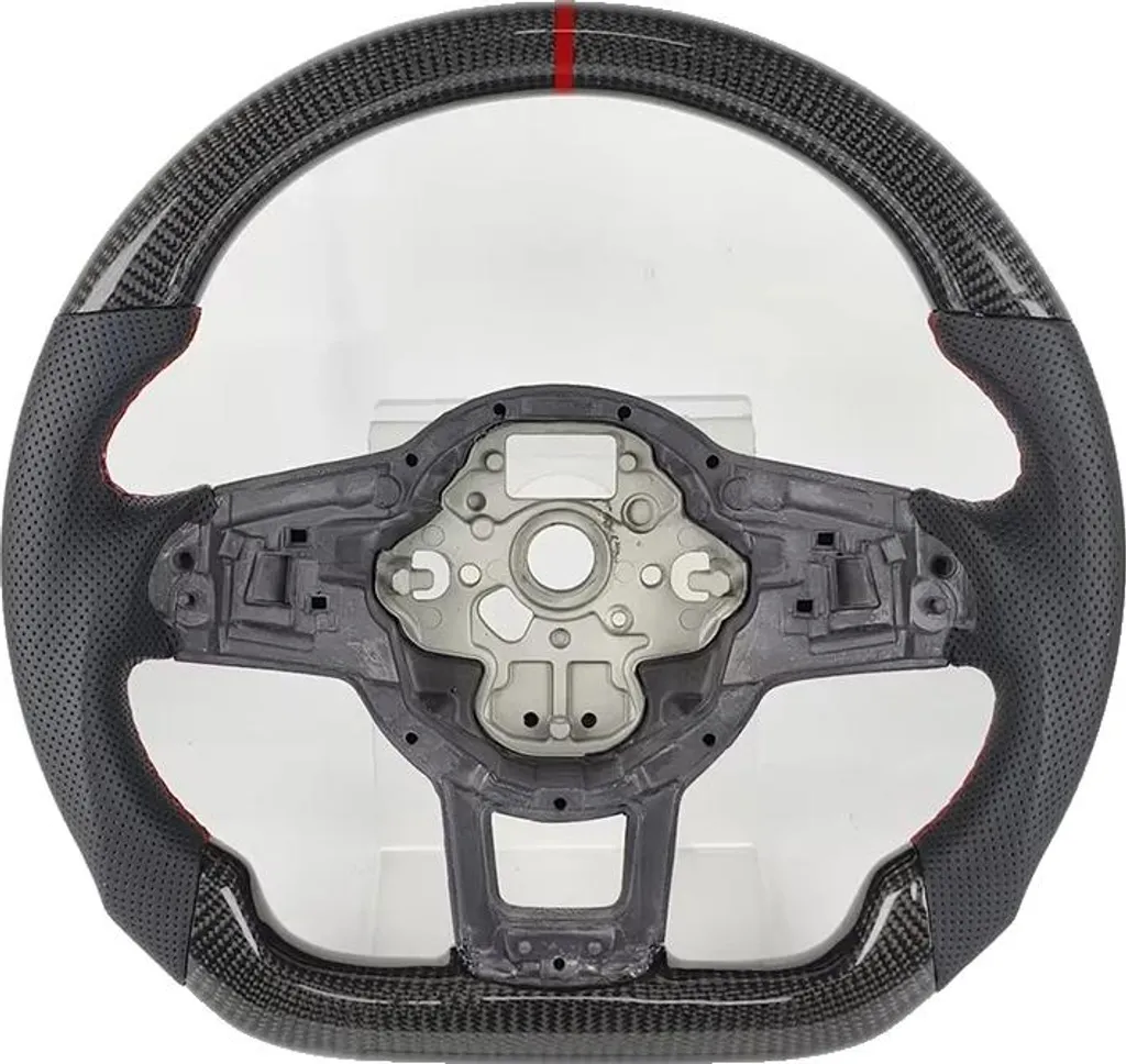 Volant en carbone avec grip en cuir perforé pour un design haut de gamme