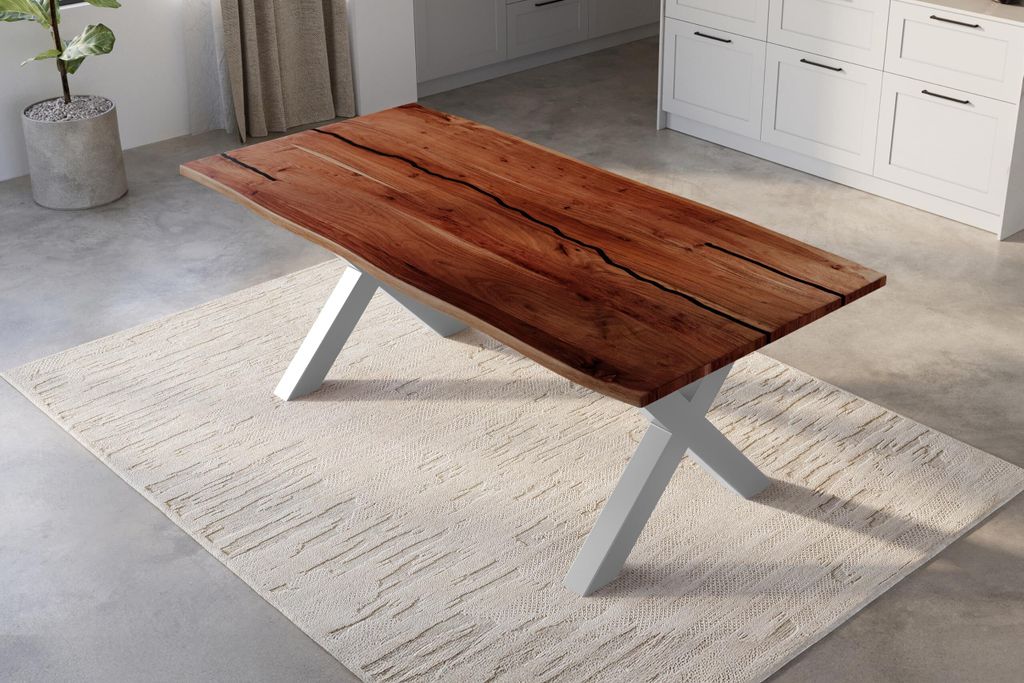 Baumkantentisch 200 x 100 cm Polly, Epoxidharz-Adern in Schwarz, Akazienholz massiv + nussbaumfarben, Esstisch mit X-Eisengestell Silber, Tischplat...