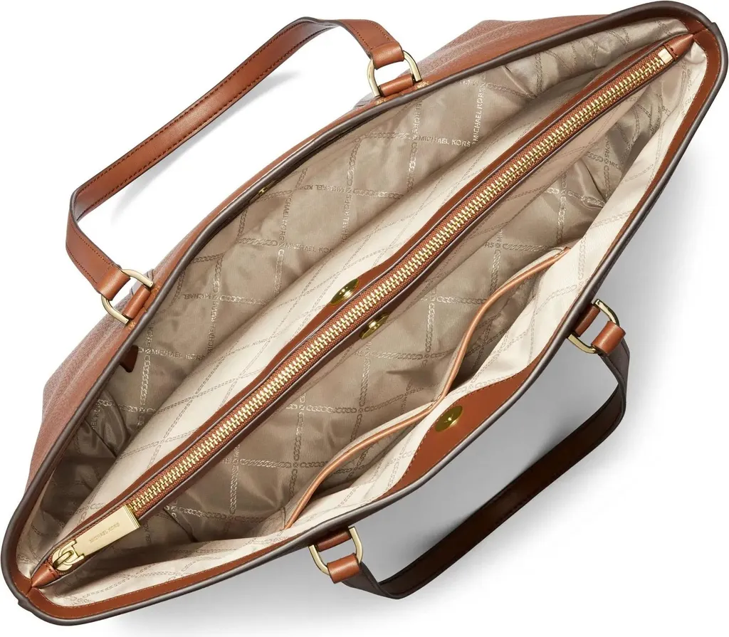 Cabas Michael Kors Temple Marron : Le Sac Spacieux qui Reste Élégant - 4