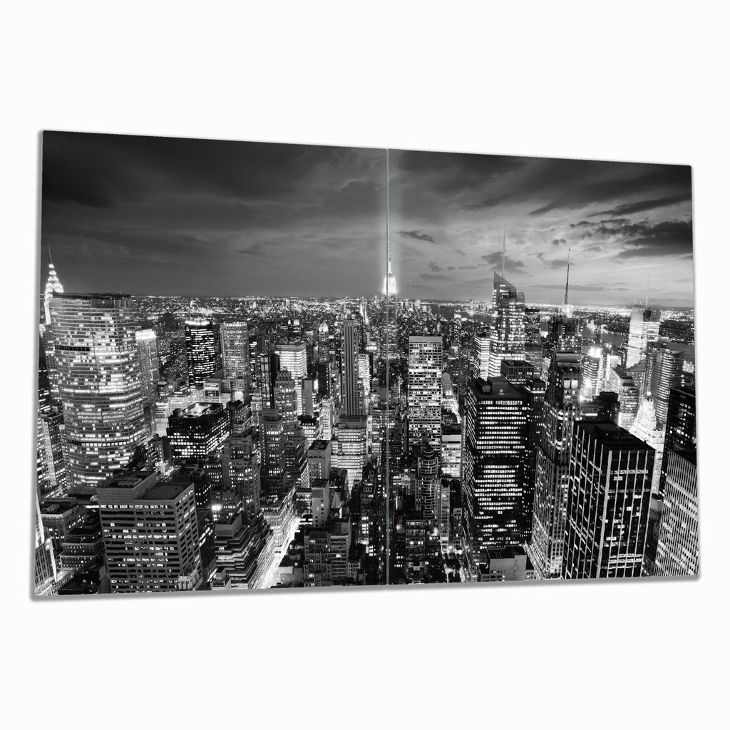 Wallario Herdabdeckplatte aus Glas, Größe 80 x 52 cm 2-teilig, Motiv New York bei Nacht - Panoramablick über die Stadt - schwarzweiß