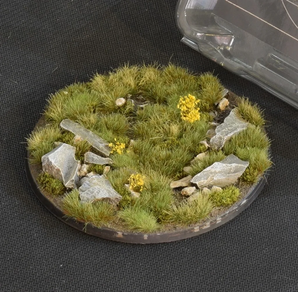 Socler une figurine monstrueuse avec le socle Highland rond 100mm