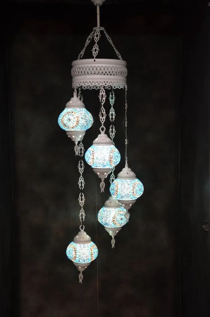 Luminaire original pour plafond : suspension 5 boules bleue et crème