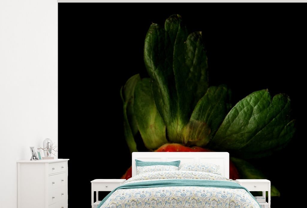 MuchoWow Fototapete für Wohnzimmer oder Schlafzimmer Wandtapete Vinyl Motivtapete Erdbeere - Obst - Schwarz - 275x220 cm - Gemustert
