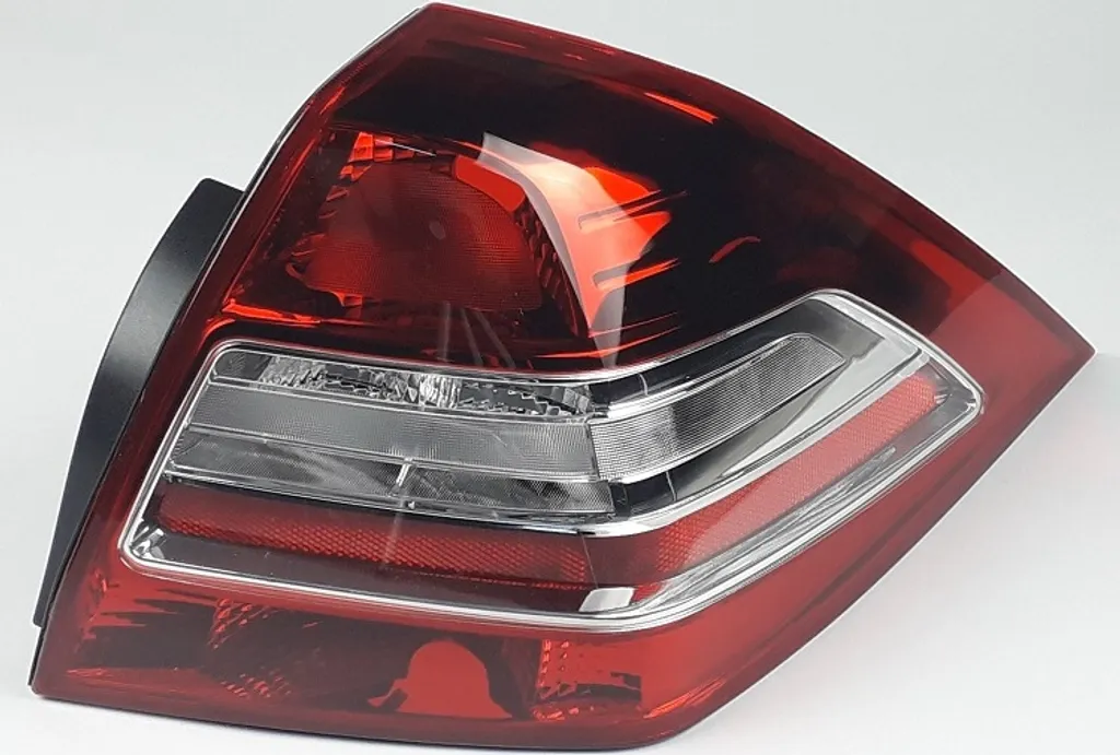 Feu arrière droit Megane 2 Facelift sans platine - Référence 8200417347