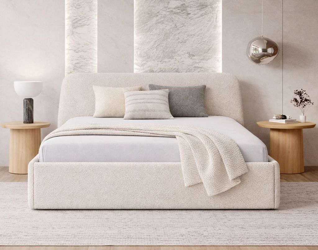 Sofello Designerbett MORI 160x200 cm – cremefarbener weicher Samt, stabiler Metallrahmen, inkl. Bettkasten