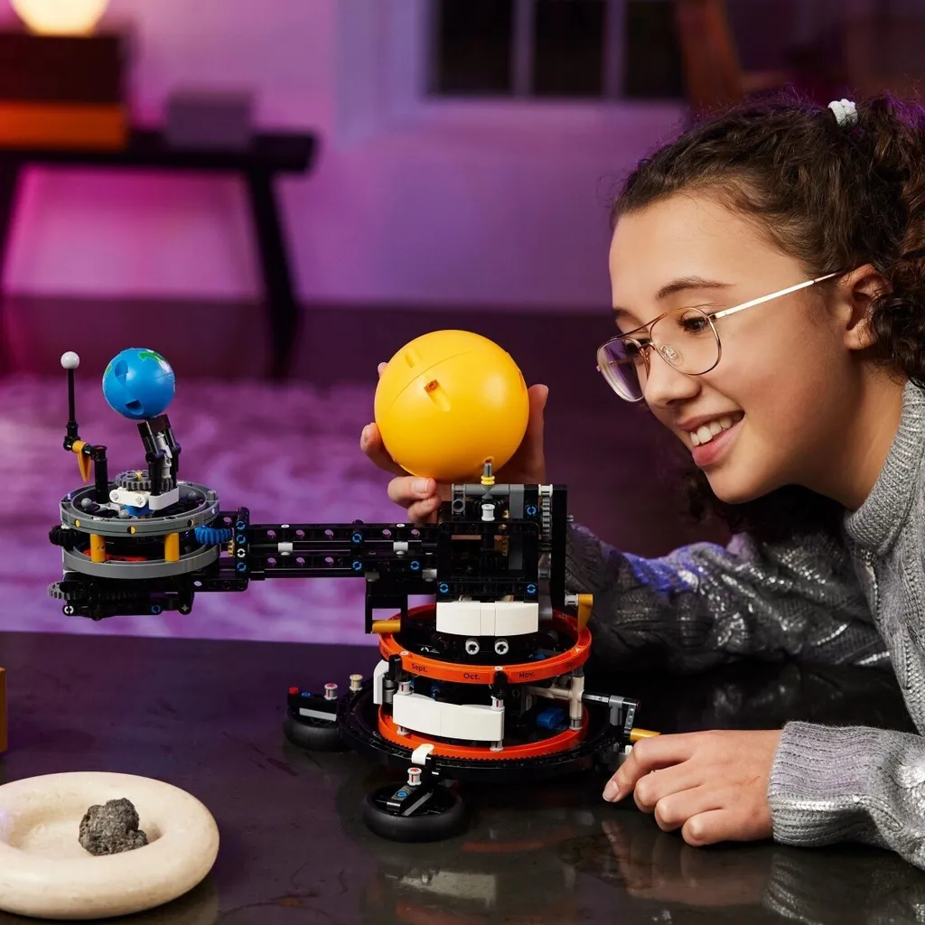 Modèle Terre et Lune LEGO Technic 42179 : Visualisez les Saisons Facilement - 16