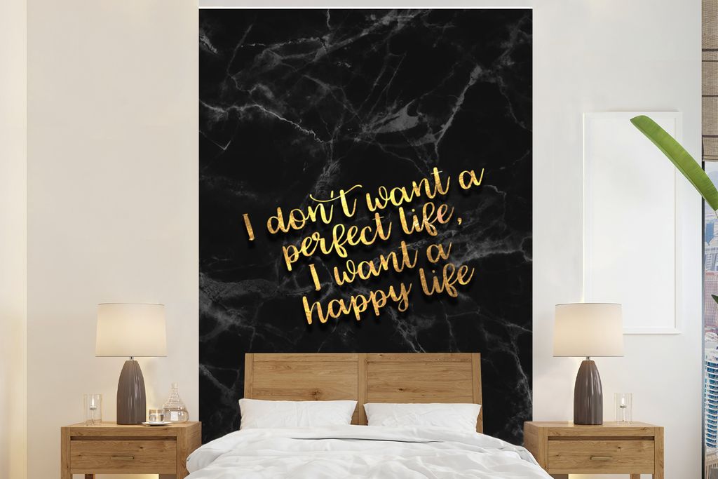 MuchoWow Fototapete für Wohnzimmer oder Schlafzimmer Wandtapete Vinyl Motivtapete Zitat - Glücklich - Gold - Marmor - 160x240 cm - Vinyltapete