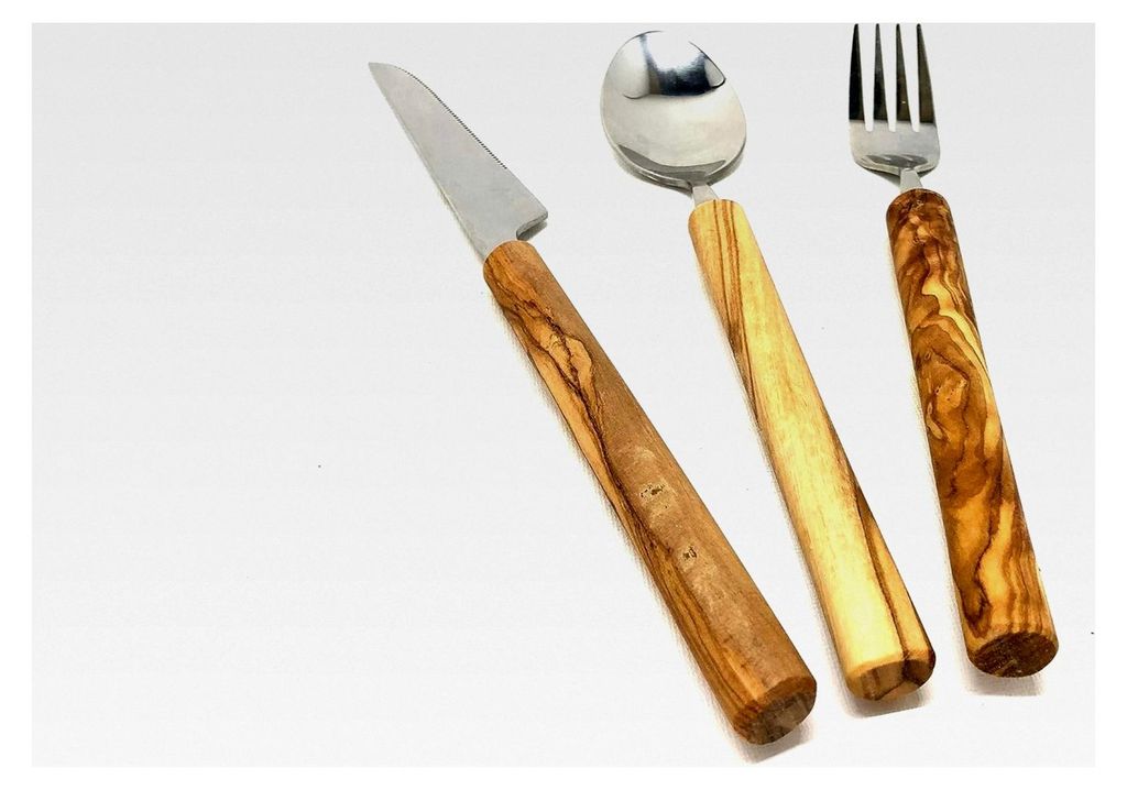 Essbesteck aus Edelstahl mit Griffen aus Olivenholz im 3er Set