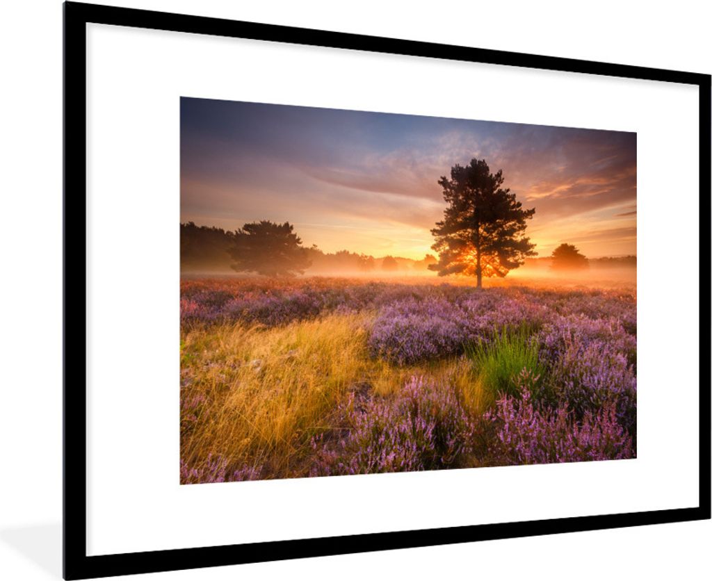 MuchoWow Gerahmtes Poster Heidelandschaft mit einem Baum 90x60 cm - Poster mit Schwarzem Bilderrahmen Wandposter Rahmen Foto Bilder - Wanddekorat...