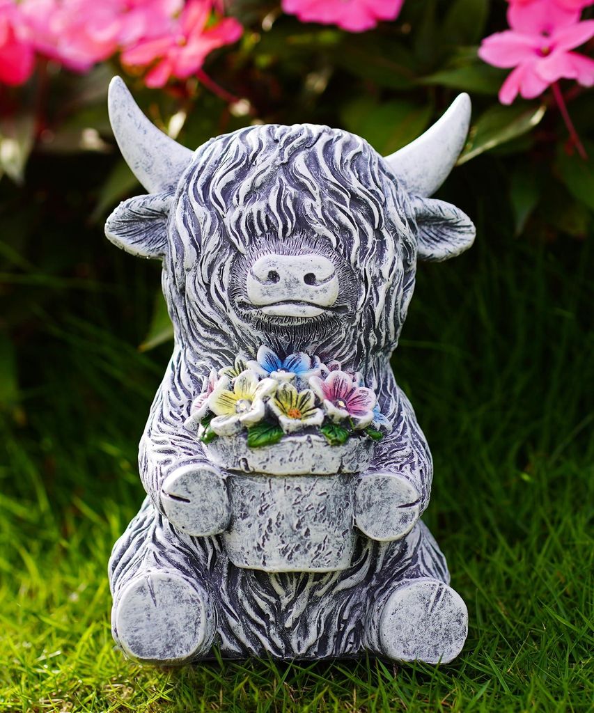 Figur einer schottischen Hochlandkuh mit Solarbeleuchtung, Garten- und Zimmerdekoration – Lustige schottische Hochlandkuh mit Blumenkorb, Gartenf...