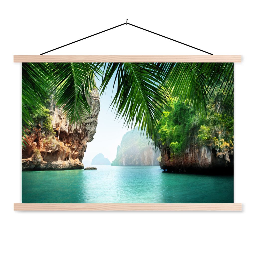 MuchoWow Textilposter Meer - Palme - Berg - Tropisch 120x80 cm mit holzfarbenen Rahmen - Aufhängeset
