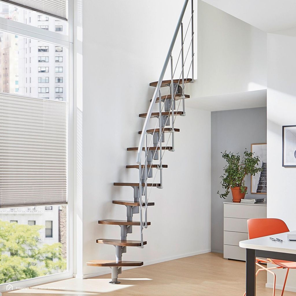 Mittelholmtreppe Intercon Alpha | Raumspartreppe mit 11 Stufen | Metallfarbe: Italo-Silber | Stufendesign: Buche dunkel
