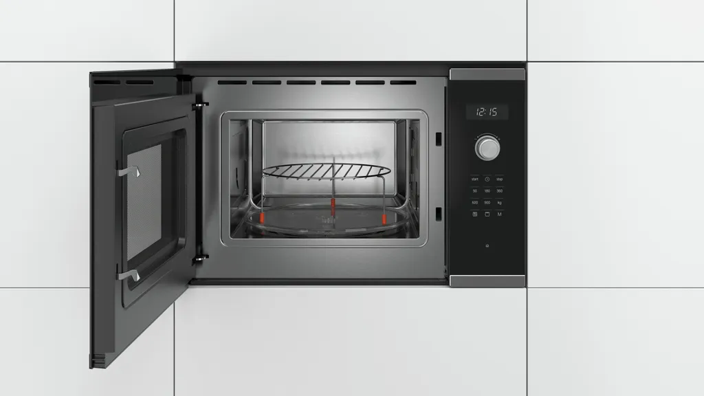 Micro-ondes Bosch BEL554MS0 25L 1450W : fini les plats mous avec le grill