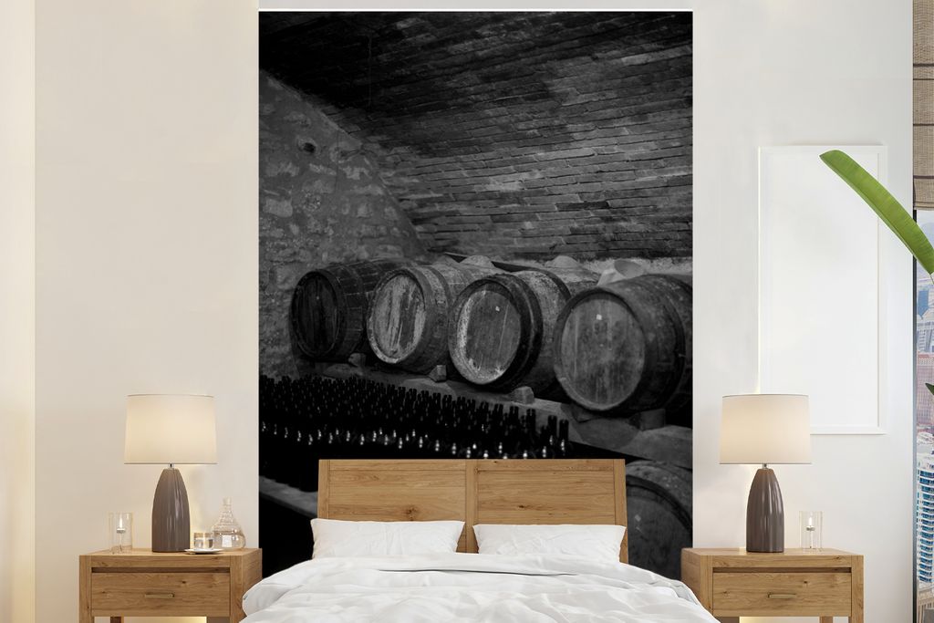 MuchoWow Fototapete für Wohnzimmer oder Schlafzimmer Wandtapete Vinyl Motivtapete Bild eines Weinkellers in der italienischen Toskana - schwarz ...