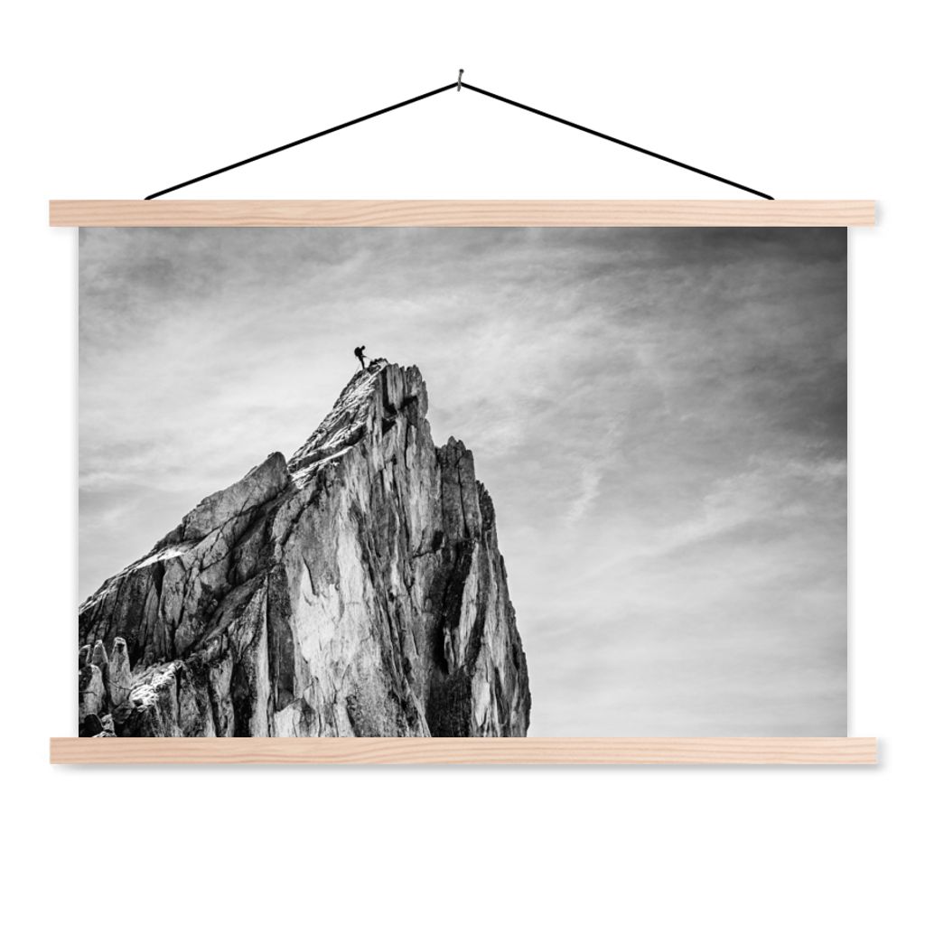 MuchoWow Textilposter Berg - Natur - Klettern - Schwarz und weiß 60x40 cm mit holzfarbenen Rahmen - Bilder