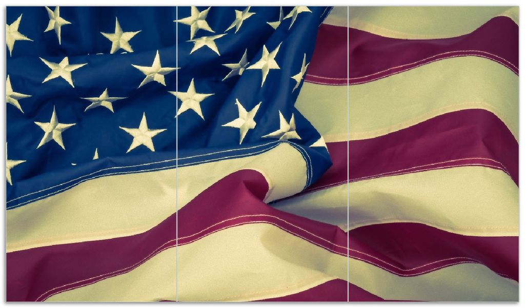 Wallario Herdabdeckplatte aus Glas, Größe 90 x 52 cm 3-teilig, Motiv Amerikanische Flagge im Wind