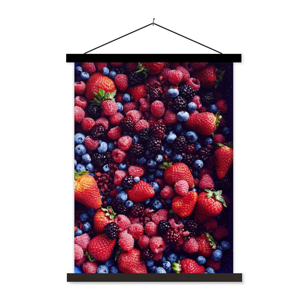 MuchoWow Textilposter Erdbeeren - Heidelbeeren - Stilleben 120x160 cm mit schwarzem Rahmen - Magnetischer