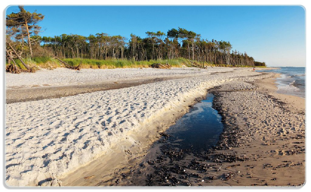 Wallario Frühstücksbrettchen aus Glas, je 14 x 23 cm, mit rutschfesten Füßen, Motiv Einsamer Strand am Meer - Blauer Himmel