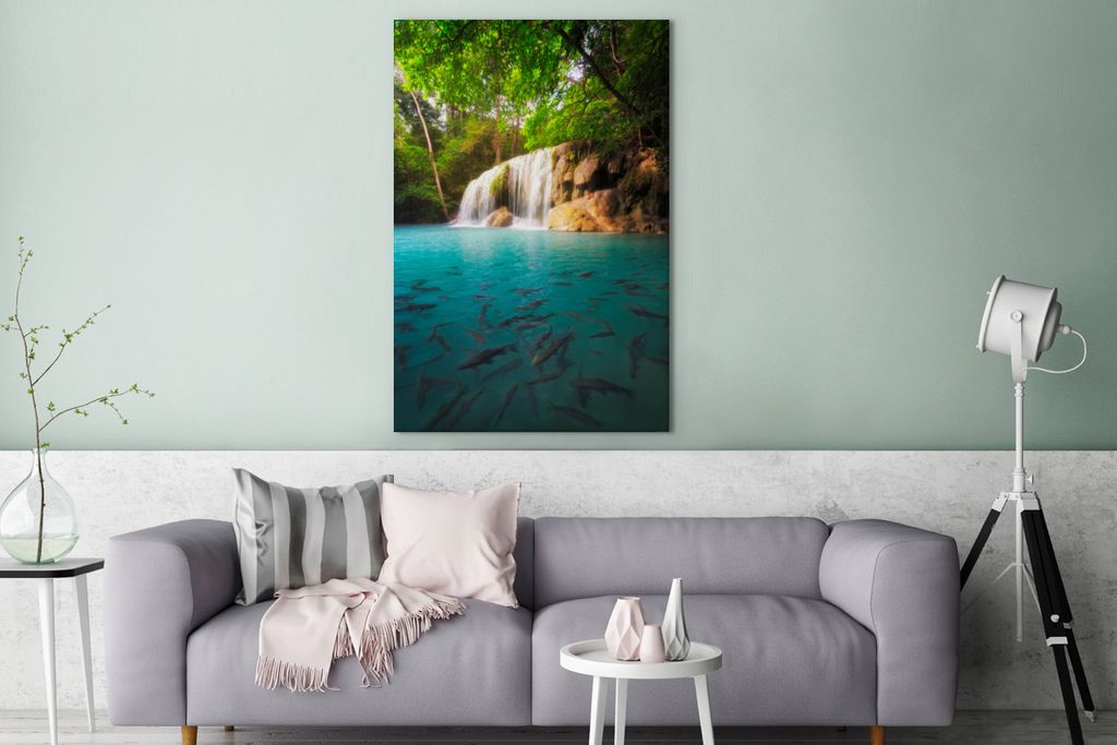 OneMillionCanvasses - Leinwandbilder - 90x140 cm, Angeln im Wasser im Erawan-Nationalpark mit Blick auf einen Wasserfall in Thailand, Wandbilder ...