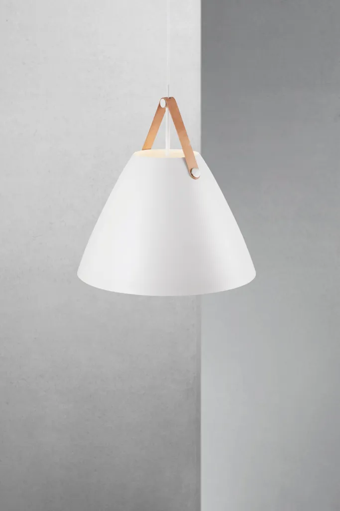 Suspension design blanche en métal et cuir Strap 48 cm pour salle à manger