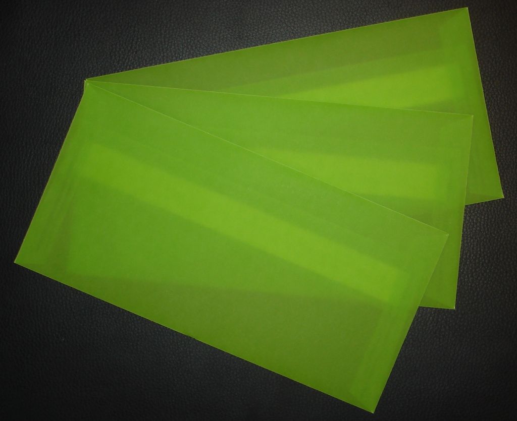 LYSCO Umschläge-Set mit 25 Stück DIN lang Gmund transparente Briefumschläge Farbe giftgrün haftklebend 100g/m² (UMS-123)