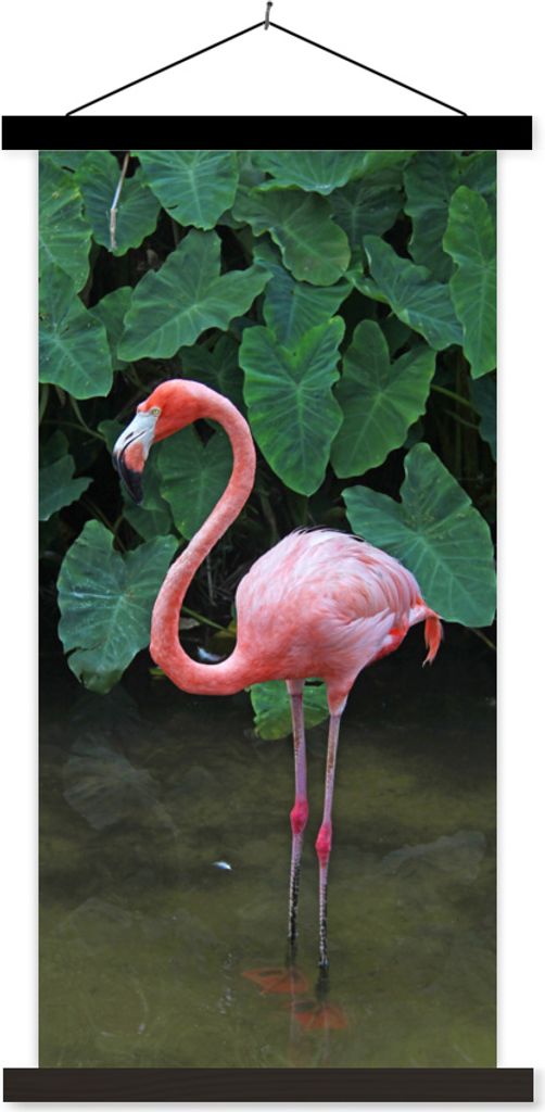 MuchoWow Textilposter Ein Flamingo steht im seichten Wasser 40x80 cm mit schwarzem Rahmen - Wandemalerei