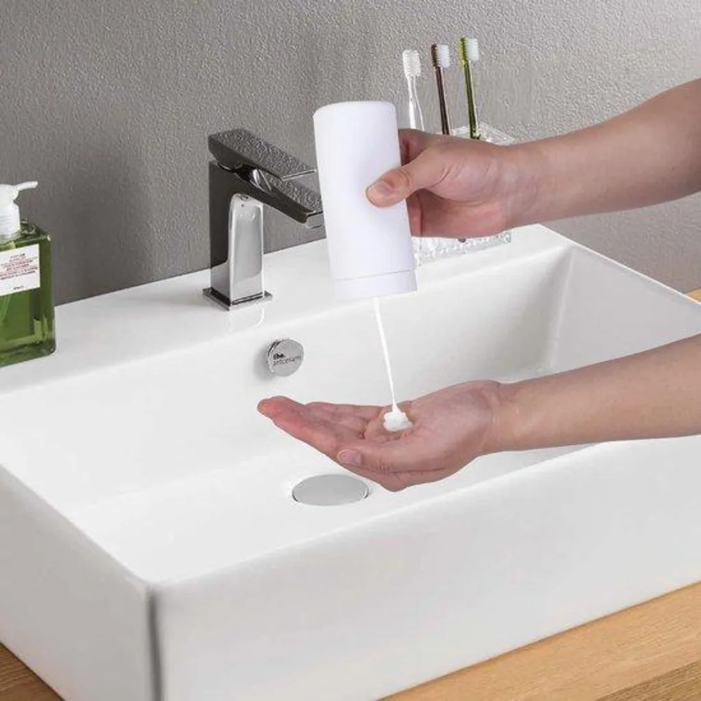 Distributeur de savon blanc incassable en silicone avec pompe pratique
