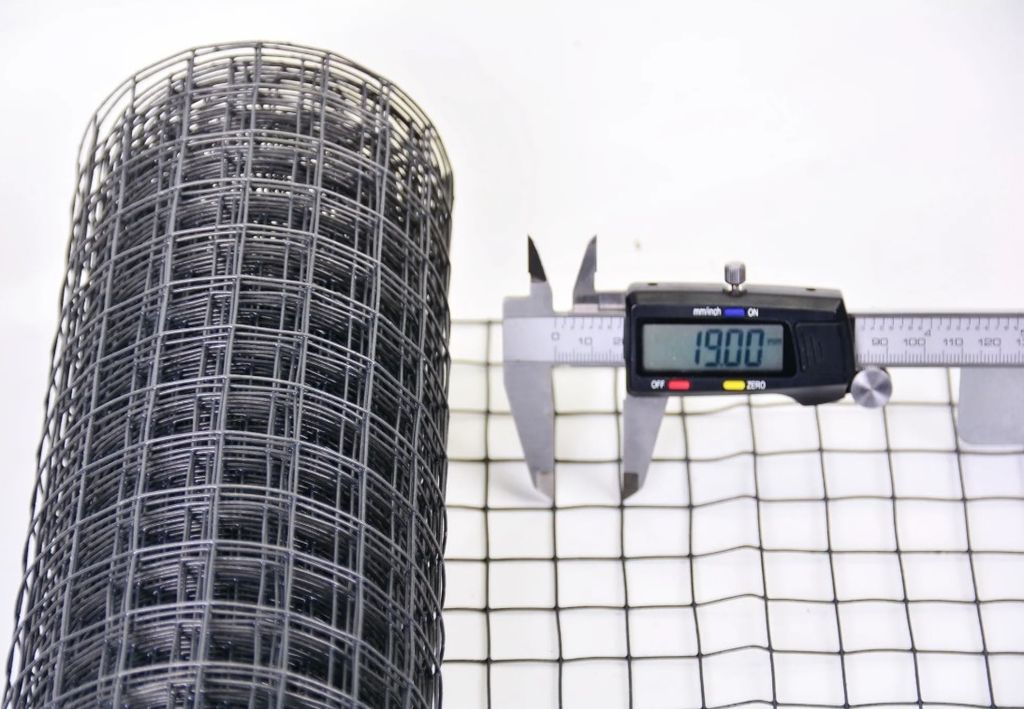 A roll of wire mesh is shown next to a digital caliper measuring the mesh size.