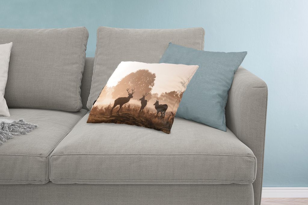 MuchoWow Zierkissen Sofakissen Wohnzimmer Dekokissen 60x40 cm Hirsche - Nebel - Wald - Kopfkissen - Polster mit Foto
