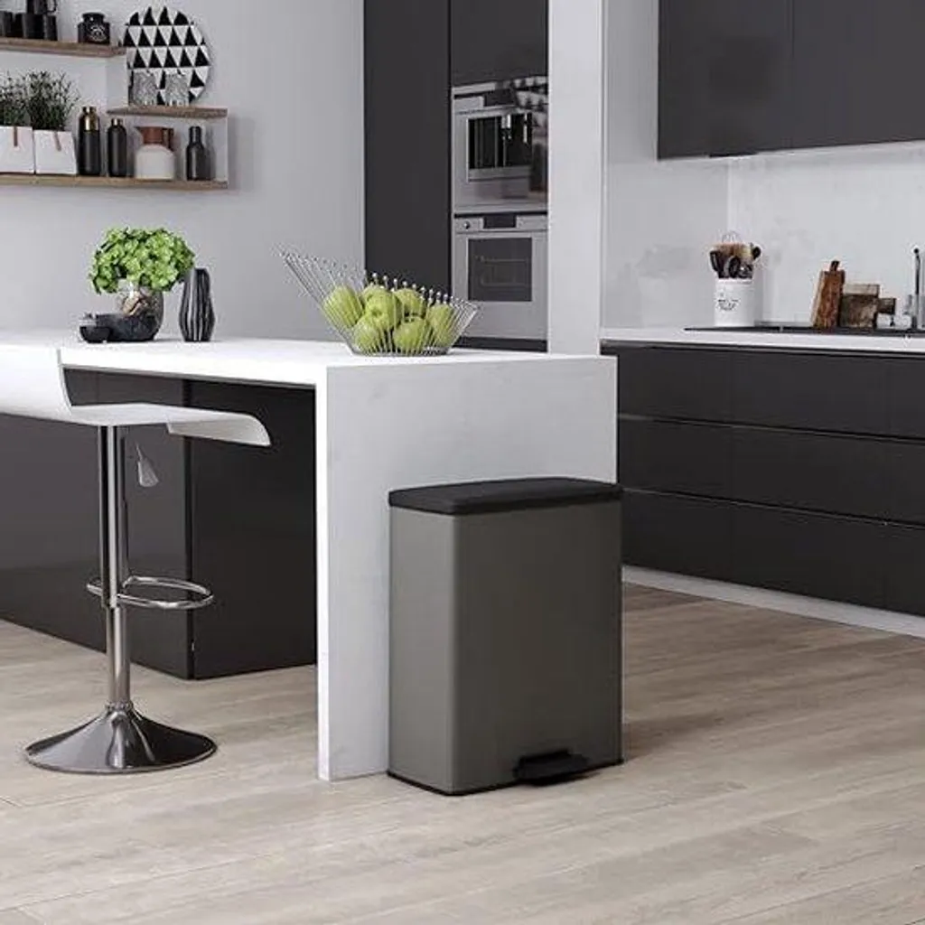Poubelle rectangulaire 65 L anthracite en polypropylène haute densité