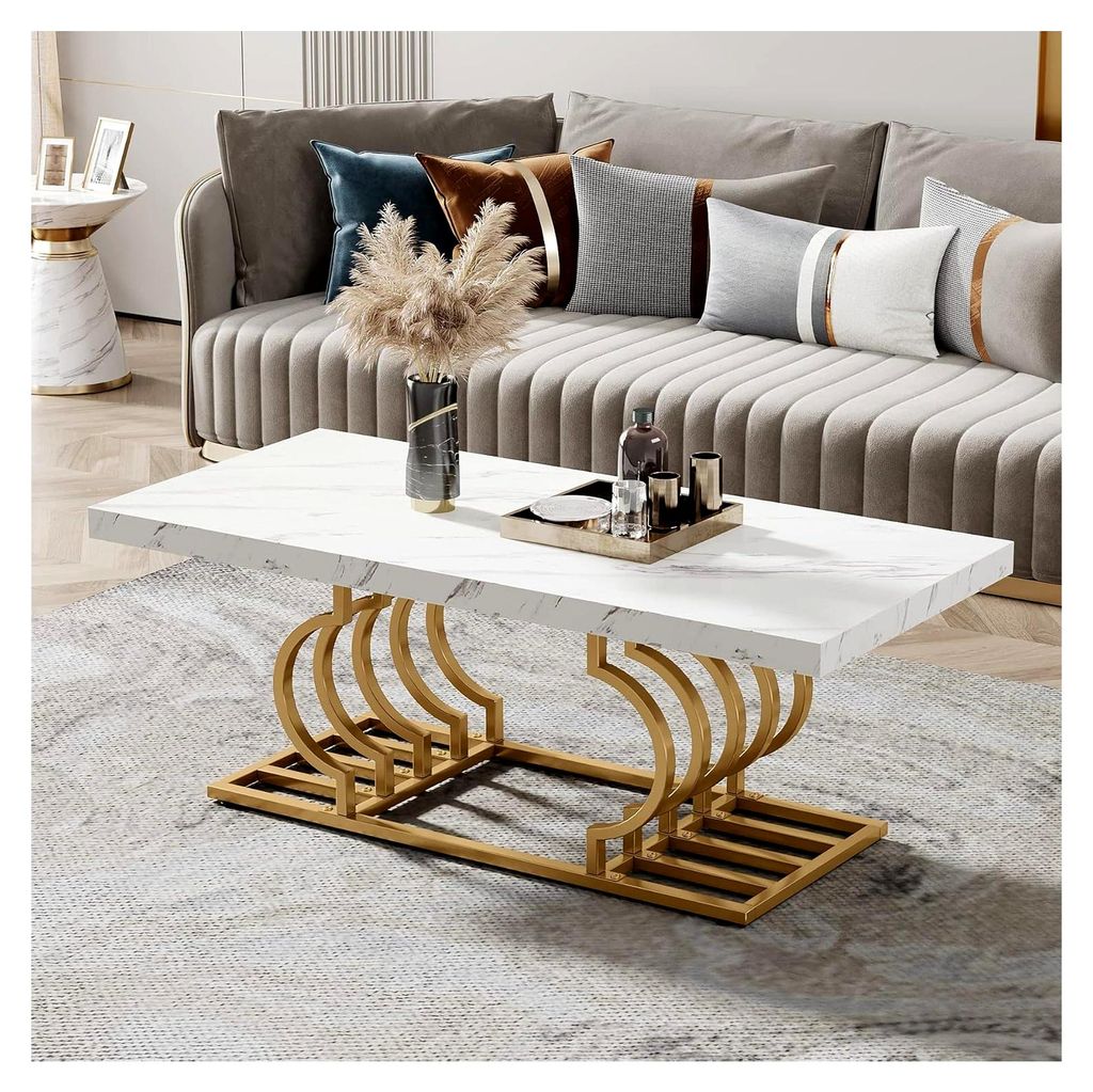Moderner Couchtisch aus Faux Marmor mit geometrischem Gestell, rechteckiger Mitteltisch für Wohnzimmer und Home Office in Weiß und Gold