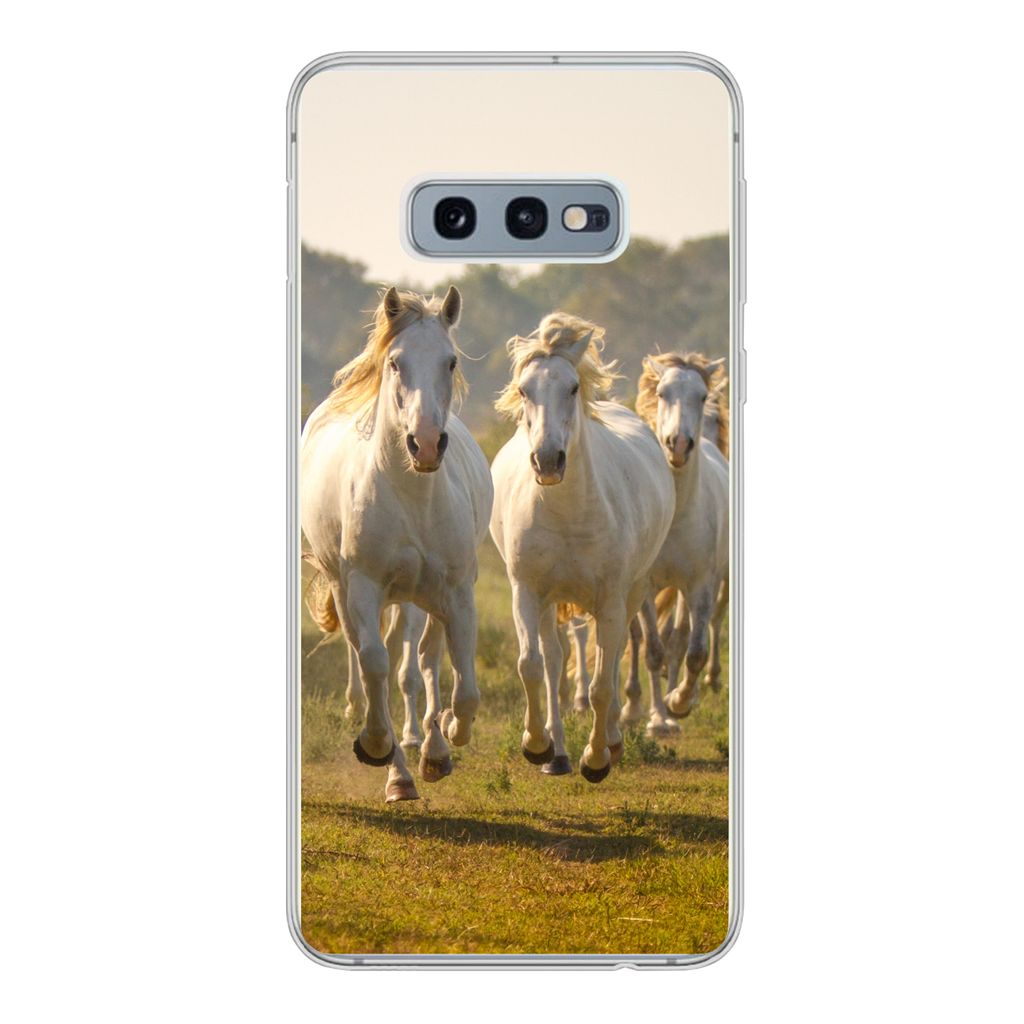 MuchoWow Handyhülle Schutzhülle Hülle für Samsung Galaxy S10e Galoppierende weiße Pferde Silikon Softcase Handy Hülle - Handy