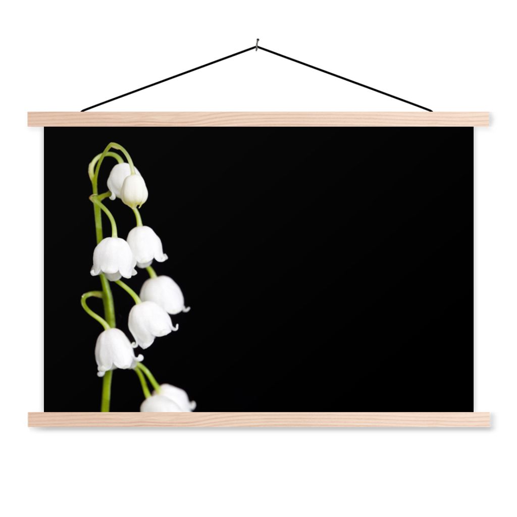 MuchoWow Textilposter Maiglöckchen - Blumen - Schwarz - Flora 120x80 cm mit holzfarbenen Rahmen - Aufhängeset