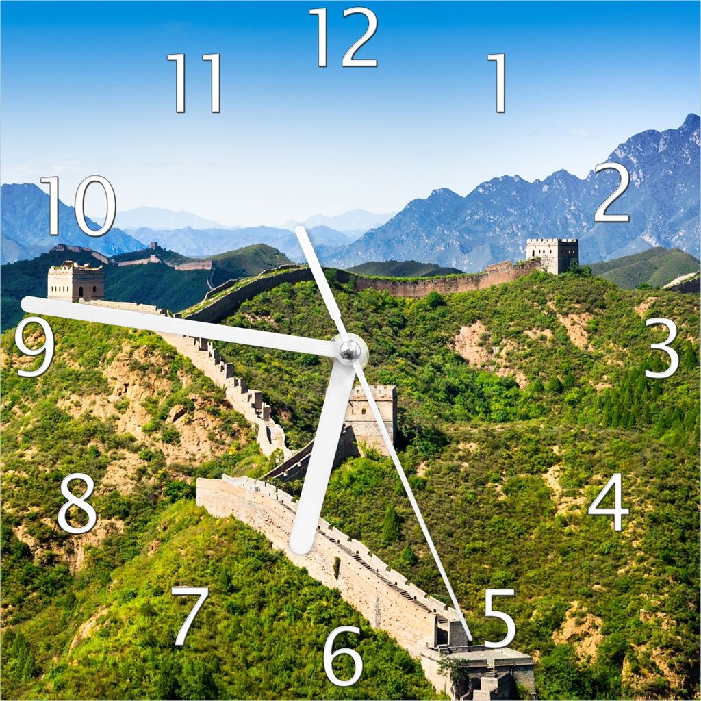 Wallario Design Wanduhr Die Chinesische Mauer - Wahrzeichen in China im Sommer aus Echtglas, Größe 20 x 20 cm