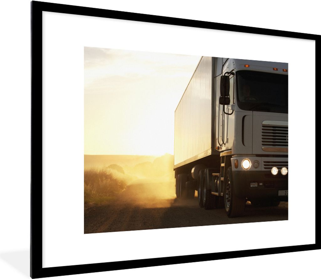 MuchoWow Gerahmtes Poster Lkw auf unbefestigtem Weg 80x60 cm - Poster mit Schwarzem Bilderrahmen Wandposter Rahmen Foto Bilder - Schlafzimmer-Dek...