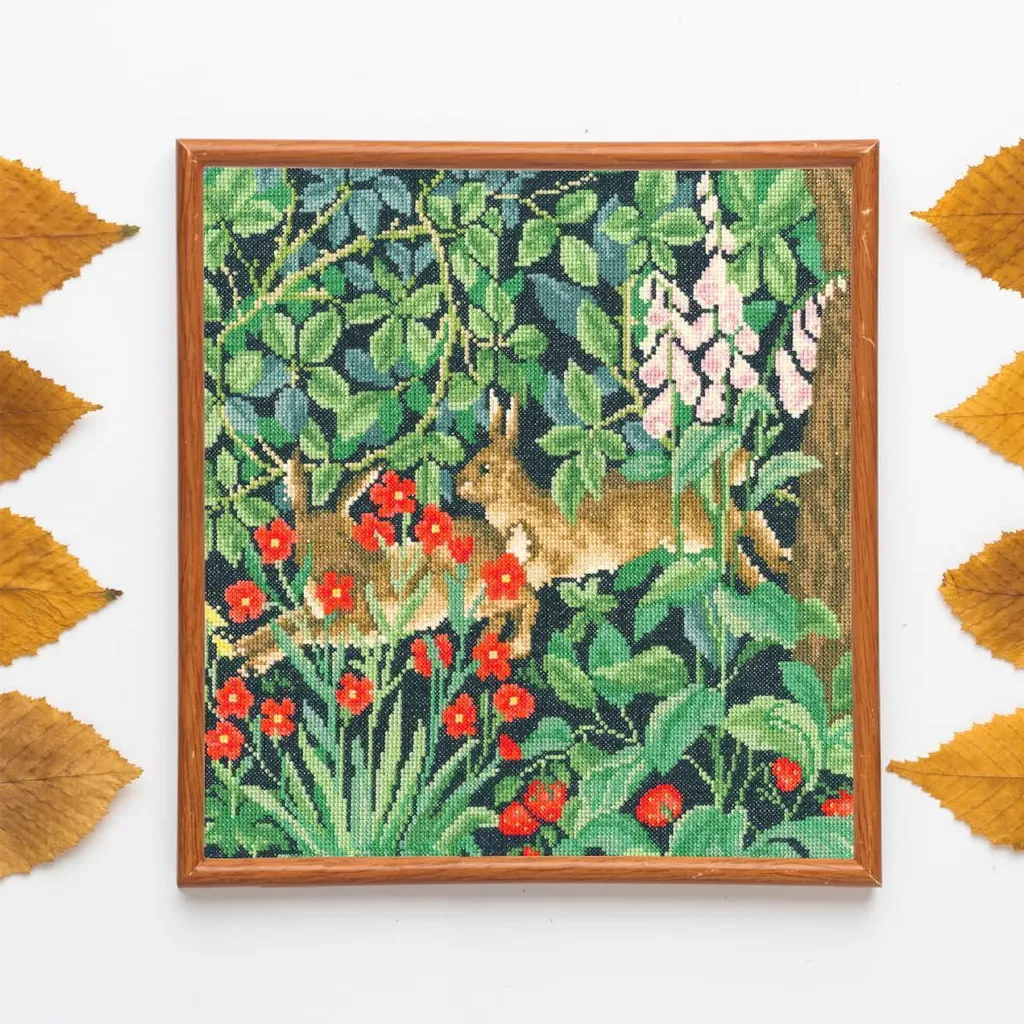 Broderie point de croix compté Greenery Hares de 31cm par Bothy Threads