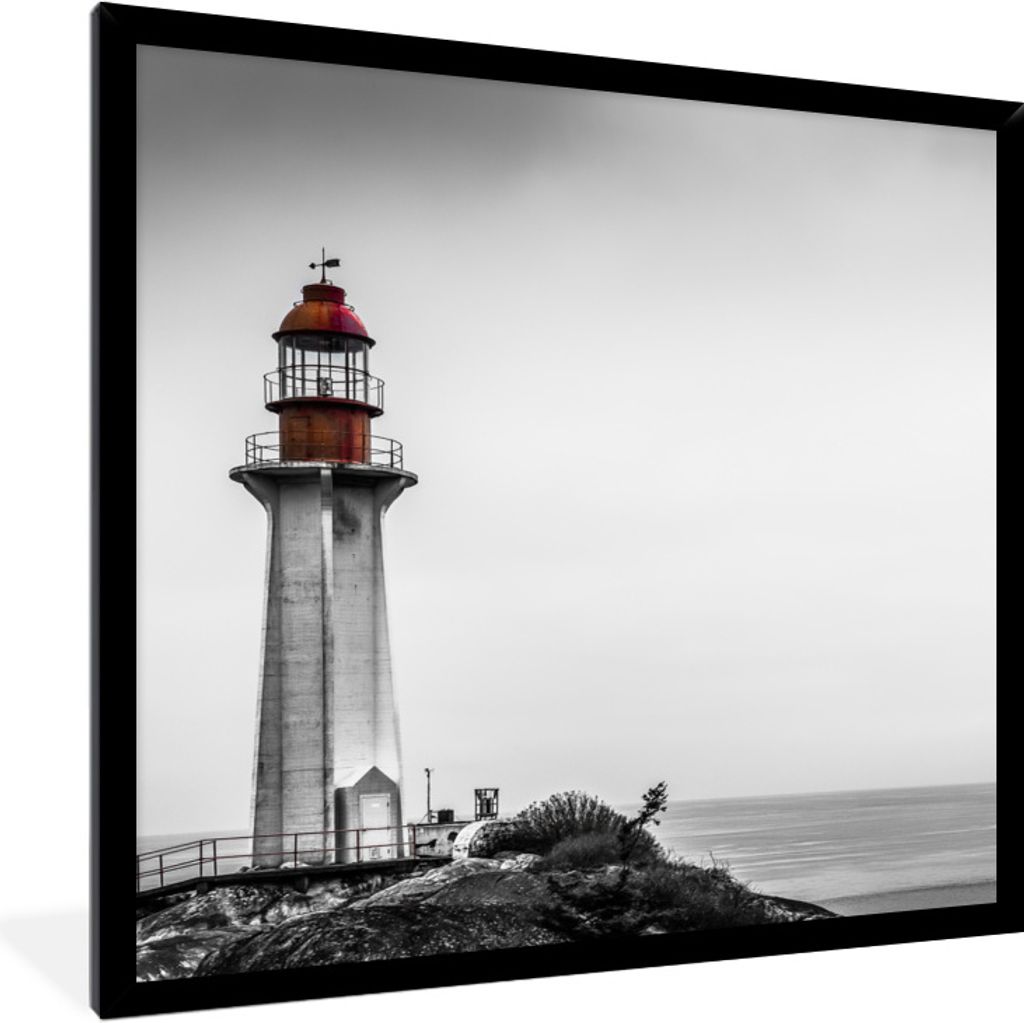 MuchoWow Gerahmtes Poster Schwarz-Weiß-Foto eines Leuchtturms im Westen von Vancouver 40x40 cm - Poster mit Schwarzem Bilderrahmen Wandposter Ra...